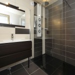 An en-suite shower room